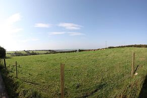 Inviting 2-bed Cottage in Newcastle Emlyn