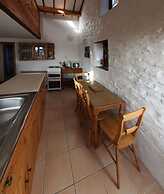 Inviting 2-bed Cottage in Newcastle Emlyn
