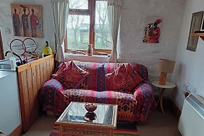 Inviting 2-bed Cottage in Newcastle Emlyn