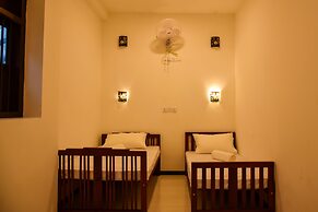 Wagon Wheel Inn - Hostel