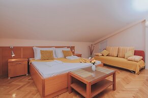 Pool Apartments Tolo