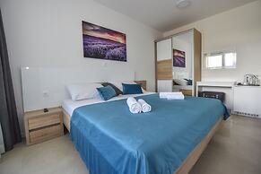 Pool Apartments & Rooms Mare