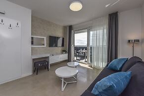 Pool Apartments & Rooms Mare