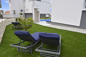 Pool Apartments & Rooms Mare