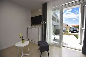 Pool Apartments & Rooms Mare