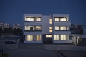 Pool Apartments & Rooms Mare