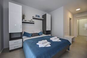 Pool Apartments & Rooms Mare