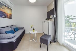 Pool Apartments & Rooms Mare