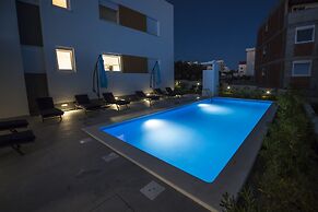 Pool Apartments & Rooms Mare