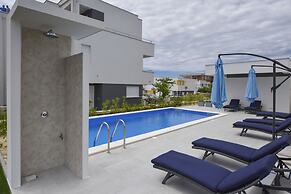 Pool Apartments & Rooms Mare