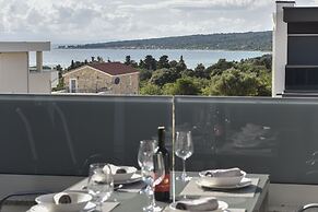 Pool Apartments & Rooms Mare