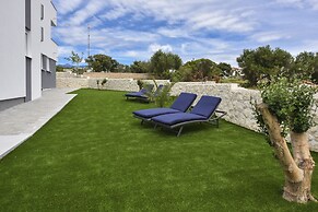 Pool Apartments & Rooms Mare