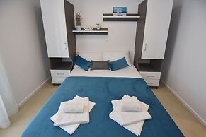 Pool Apartments & Rooms Mare