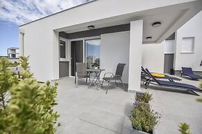 Pool Apartments & Rooms Mare