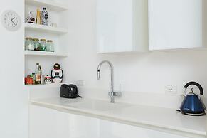 Spacious Modern Apt 1 Step To Beach