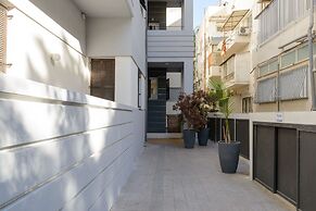 Spacious Modern Apt 1 Step To Beach