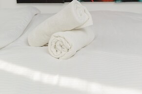 Spacious Modern Apt 1 Step To Beach