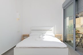 Spacious Modern Apt 1 Step To Beach