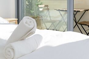 Spacious Modern Apt 1 Step To Beach