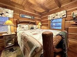 Leave the stress behind!- private hot tub, pet and motorcycle friendly