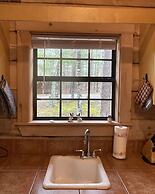 Private and Perfect! - hot tub, king bed, fireplace - dog and motorcyc