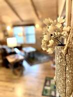 Private and Perfect! - hot tub, king bed, fireplace - dog and motorcyc