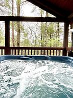 Perfectly private! Hot tub, king sized bed, grill, washer/dryer, and m