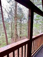 Perfectly private! Hot tub, king sized bed, grill, washer/dryer, and m