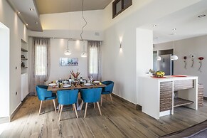 Ariadne Luxury Villa