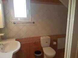 Ria's Sea View Apartment