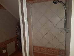 Ria's Sea View Apartment