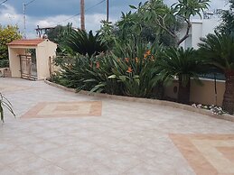 Ria's Sea View Apartment