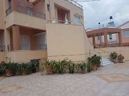 Ria's Sea View Apartment