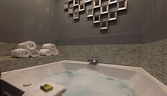Belamere Swimming Pool Suites