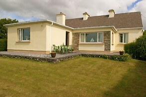 4-bed Cottage in Co. Galway 5 Minutes From Beach