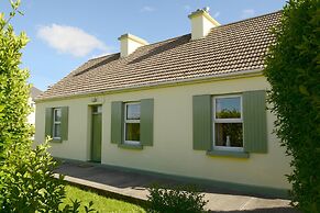 4-bed Cottage in Co. Galway 5 Minutes From Beach