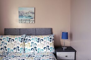 4-bed Cottage in Co. Galway 5 Minutes From Beach