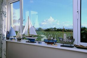 4-bed Cottage in Co. Galway 5 Minutes From Beach