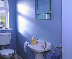 4-bed Cottage in Co. Galway 5 Minutes From Beach