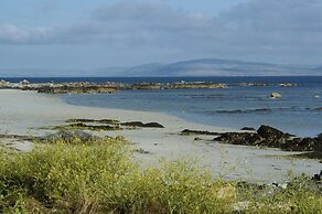 4-bed Cottage in Co. Galway 5 Minutes From Beach