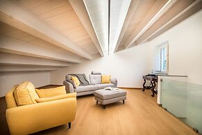 Magione Apartment with Terrace by Wonderful Italy