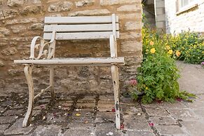 Stunning 2 Bed Cottage in Fordwells