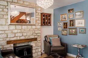 Stunning 2 Bed Cottage in Fordwells