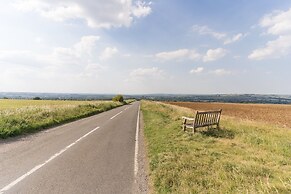 Stunning 2 Bed Cottage in Fordwells
