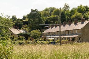 Stunning 2 Bed Cottage in Fordwells