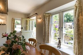Stunning 2 Bed Cottage in Fordwells
