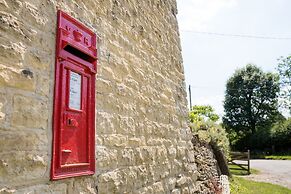 Stunning 2 Bed Cottage in Fordwells