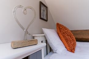 Stunning 2 Bed Cottage in Fordwells