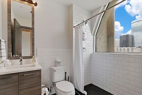 Luxury Downtown Dallas Stay by Amyfinehouse