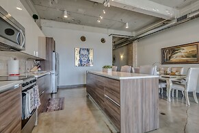 Luxury Downtown Dallas Stay by Amyfinehouse